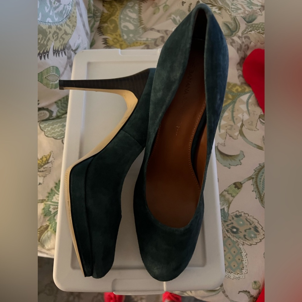Banana republic suede heels 10 shoes